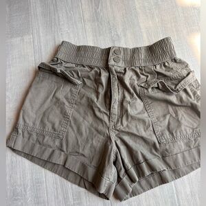 Abercrombie olive green short